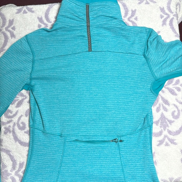 Lululemon Base Runner 1/2 Zip
Mini Check Pique Surge Heathered Surge / Surge - Picture 7 of 9